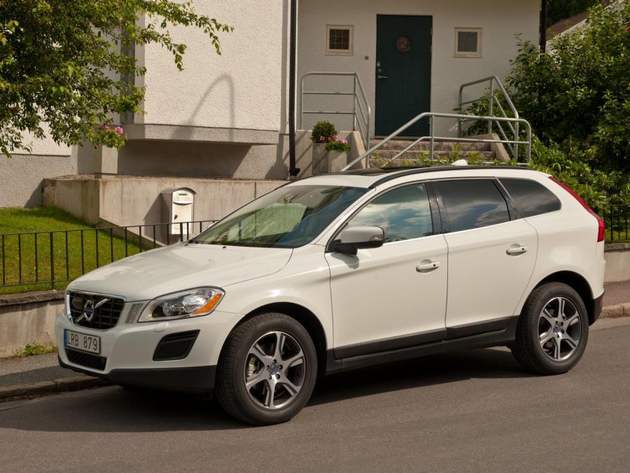  Volvo XC60 D3 2009 года  (фото 6 из 12)